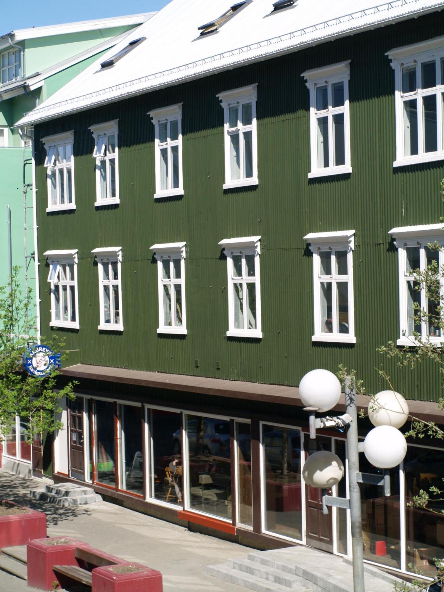 Хостел Akureyri Backpackers Экстерьер фото