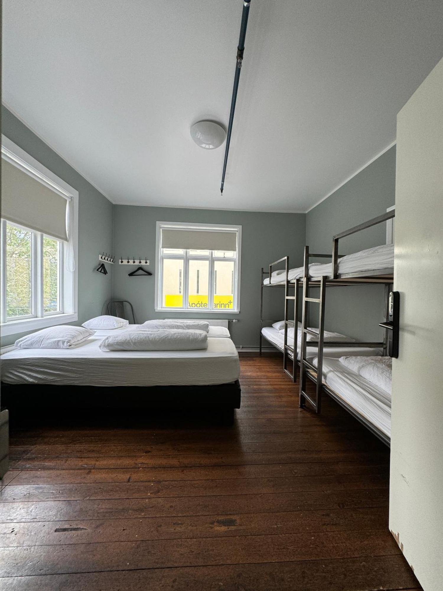 Хостел Akureyri Backpackers Экстерьер фото